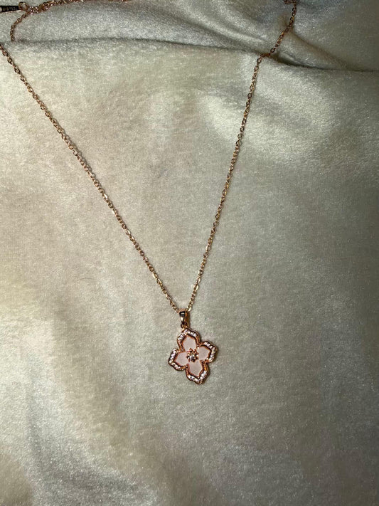 Minimal Floral Outline Pendant Chain Necklace Gold Plated Premium Necklace