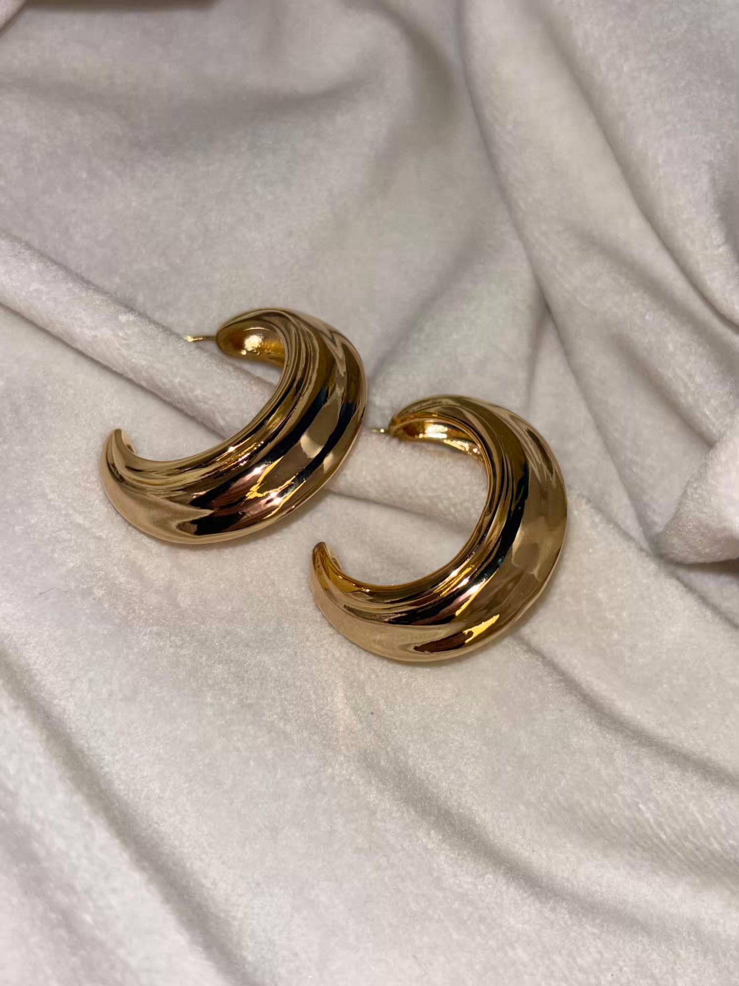 Moon Splice Earring 18K Gold Plated Premium Earrings