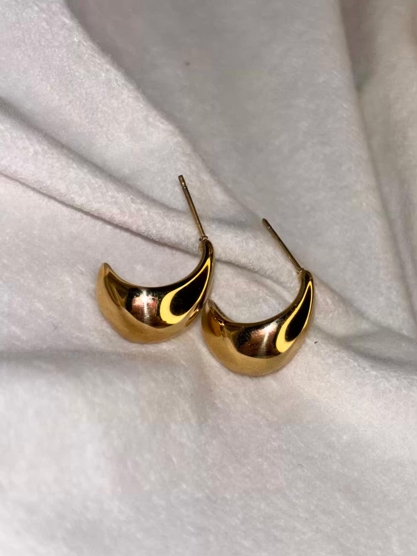 Golden Curve Ear Studds 18K Gold Plated Premium Earrings