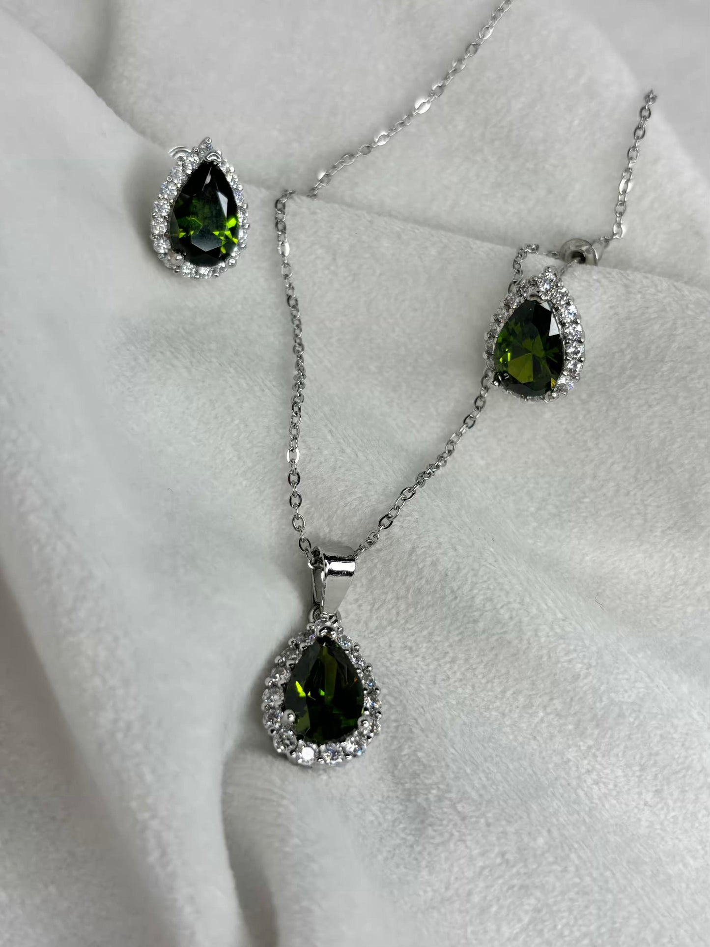 Emarald Elegance Necklace And Ear Studds Silver Plated Premium Necklace