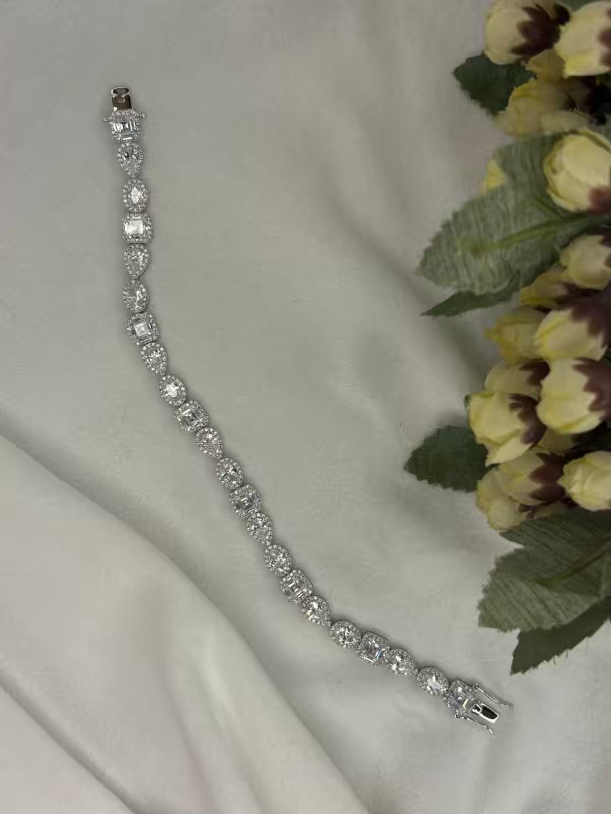 Geometric Tennis Bracelet with Loaded Diamond (2.8 Size )