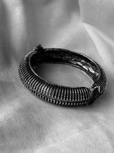 Load image into Gallery viewer, Striped Oxidised Screw Bangle ( Oxidised Silver )
