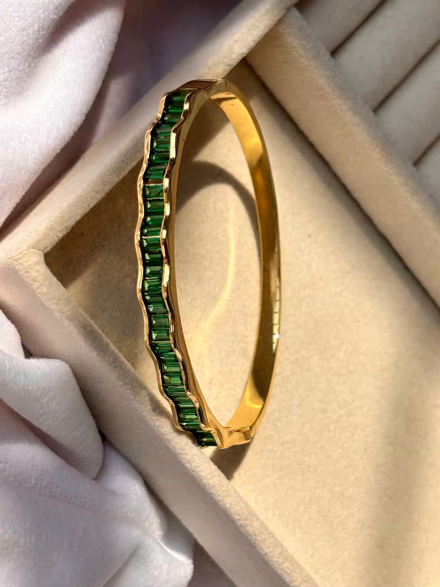 Emerald Green Premium Kada Bracelet Bangle - Gold