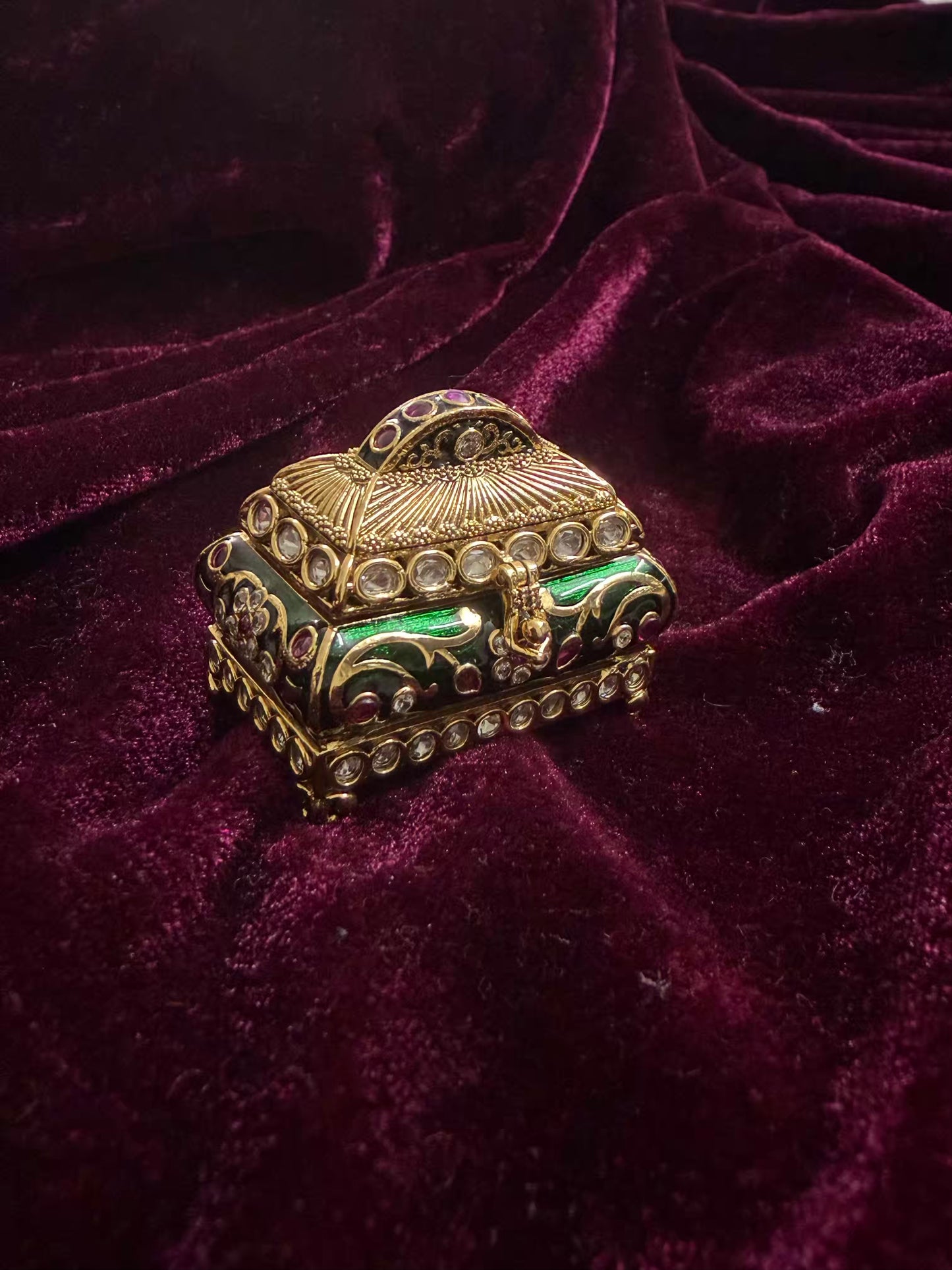 Rajputana Tijori Kumkum Sindoor Daani Royale in Premium plating