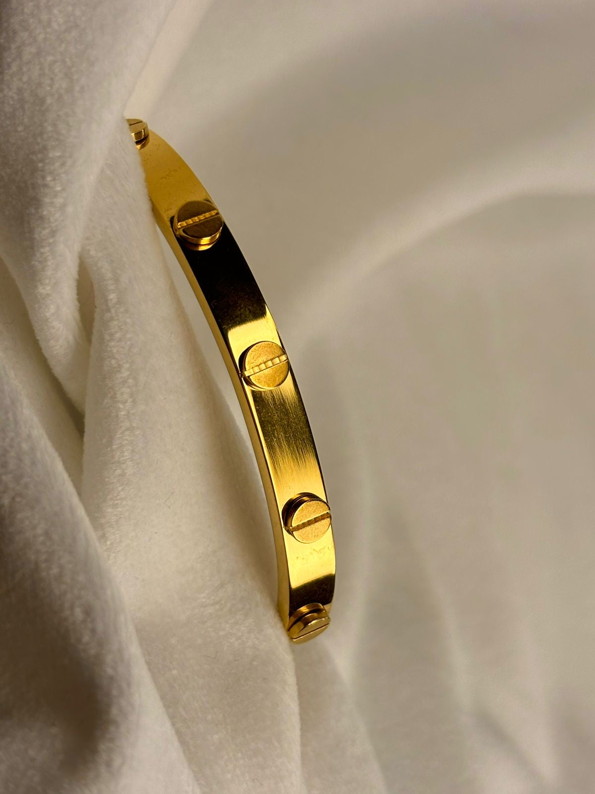 Screw Style Premium Kada Bangle 2.6 ( Gold )