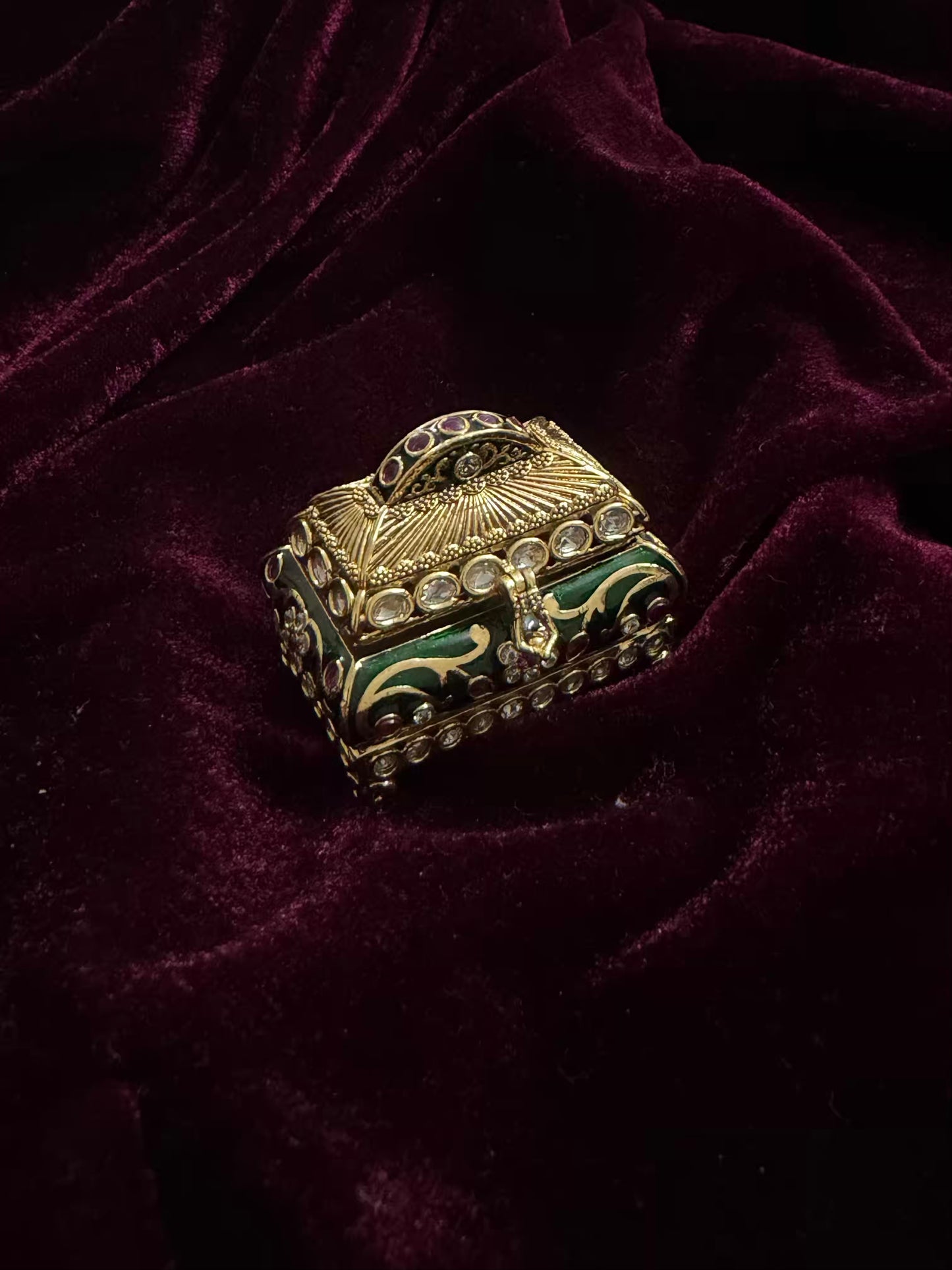 Rajputana Tijori Kumkum Sindoor Daani Royale in Premium plating