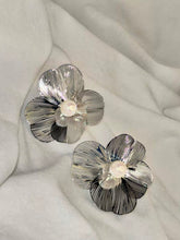 Load image into Gallery viewer, Wired Flower Fresh Pearls Earrings Studs - Silver Plated
