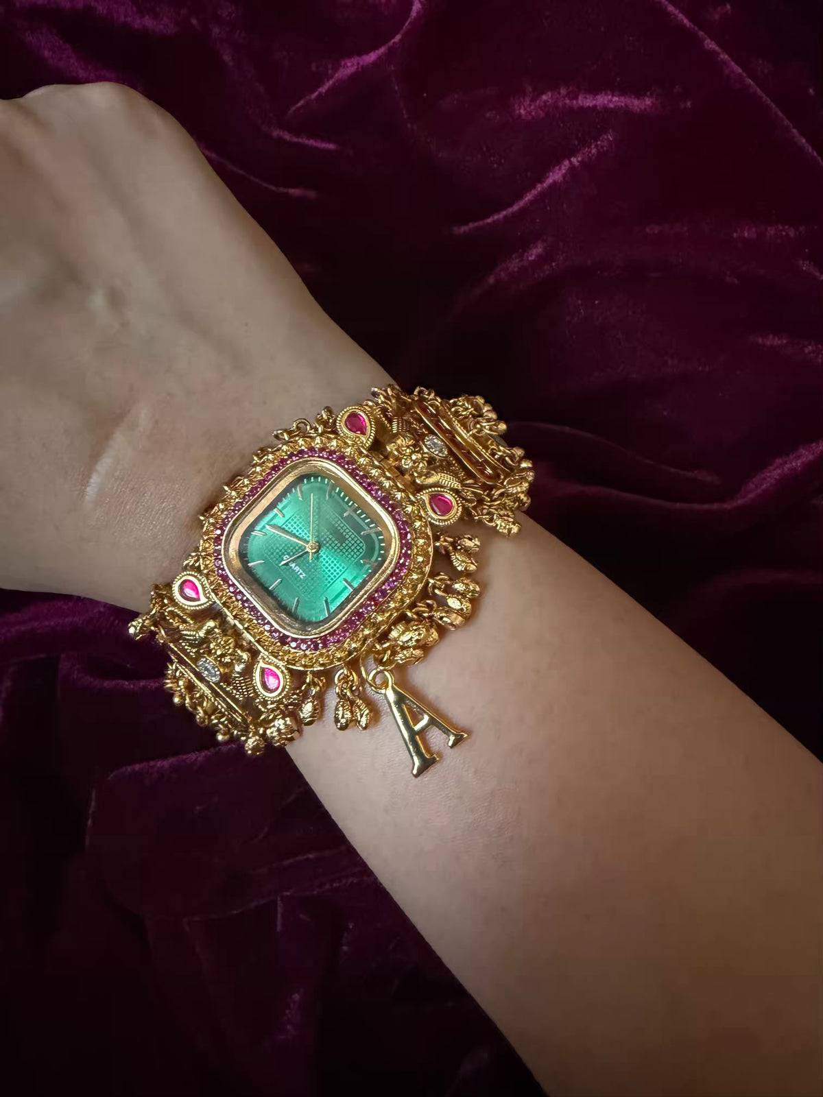 Viral Emerald Green Dial Maharani Watch Heritage Bracelet ( Very limited edition)