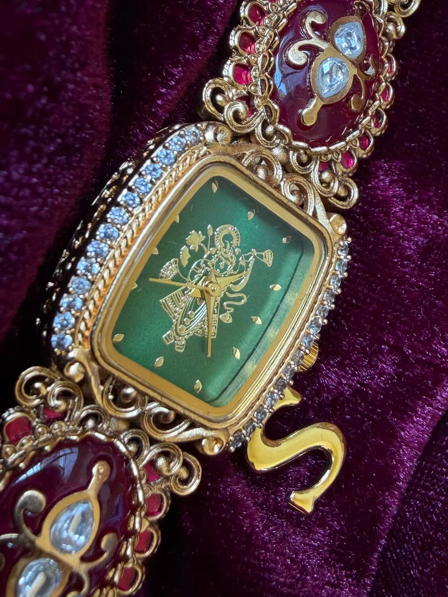 Shree Krishna Shreenathji Green Dial Maharani Watch Design Heritage Bracelet