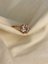 Load image into Gallery viewer, Round V Solitaire Ring( Rose Gold )Adjustable
