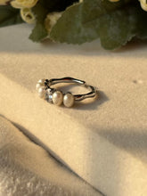 Load image into Gallery viewer, Mother Pearls Stylish Ring ( Silver )
