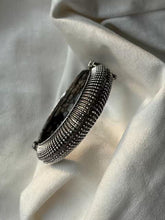 Load image into Gallery viewer, Striped Oxidised Screw Bangle ( Oxidised Silver )
