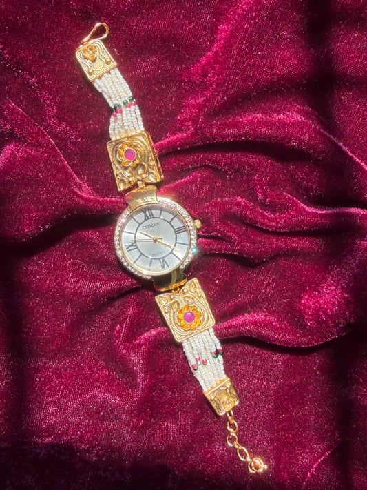 Simple Gold Plated Heritage Maharani Watch