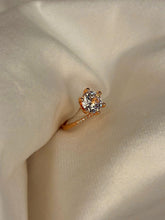 Load image into Gallery viewer, Round V Solitaire Ring( Rose Gold )Adjustable
