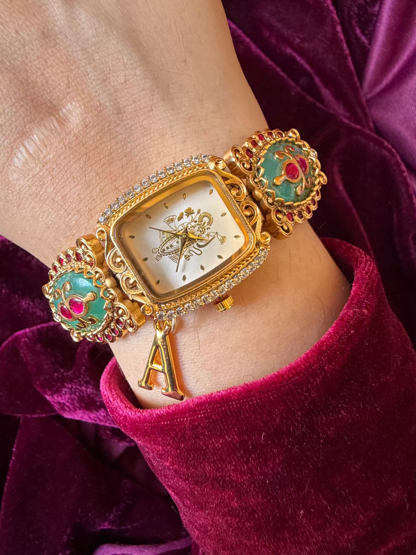 Shree Krishna Shreenathji White Dial Maharani Watch Design Heritage Bracelet