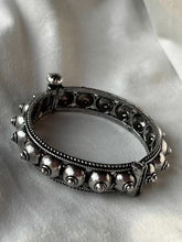 Load image into Gallery viewer, Dotted Oxidised Screw Bangle ( Oxidised Silver )
