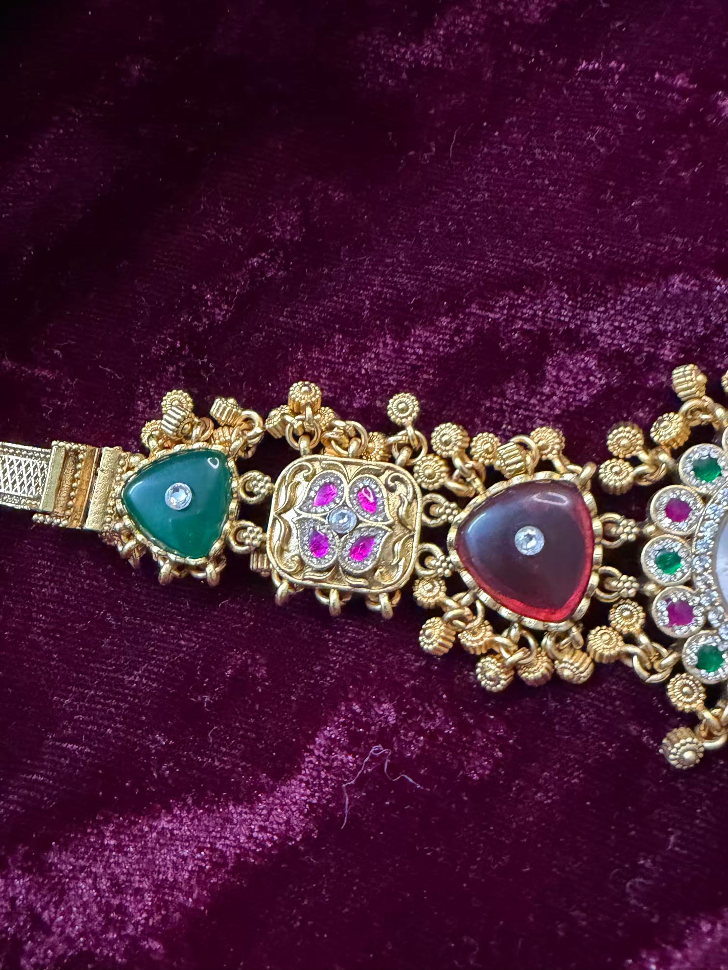 Marroon Green Premium Gold Rajwadi Gold Plated Heritage Maharani Watch