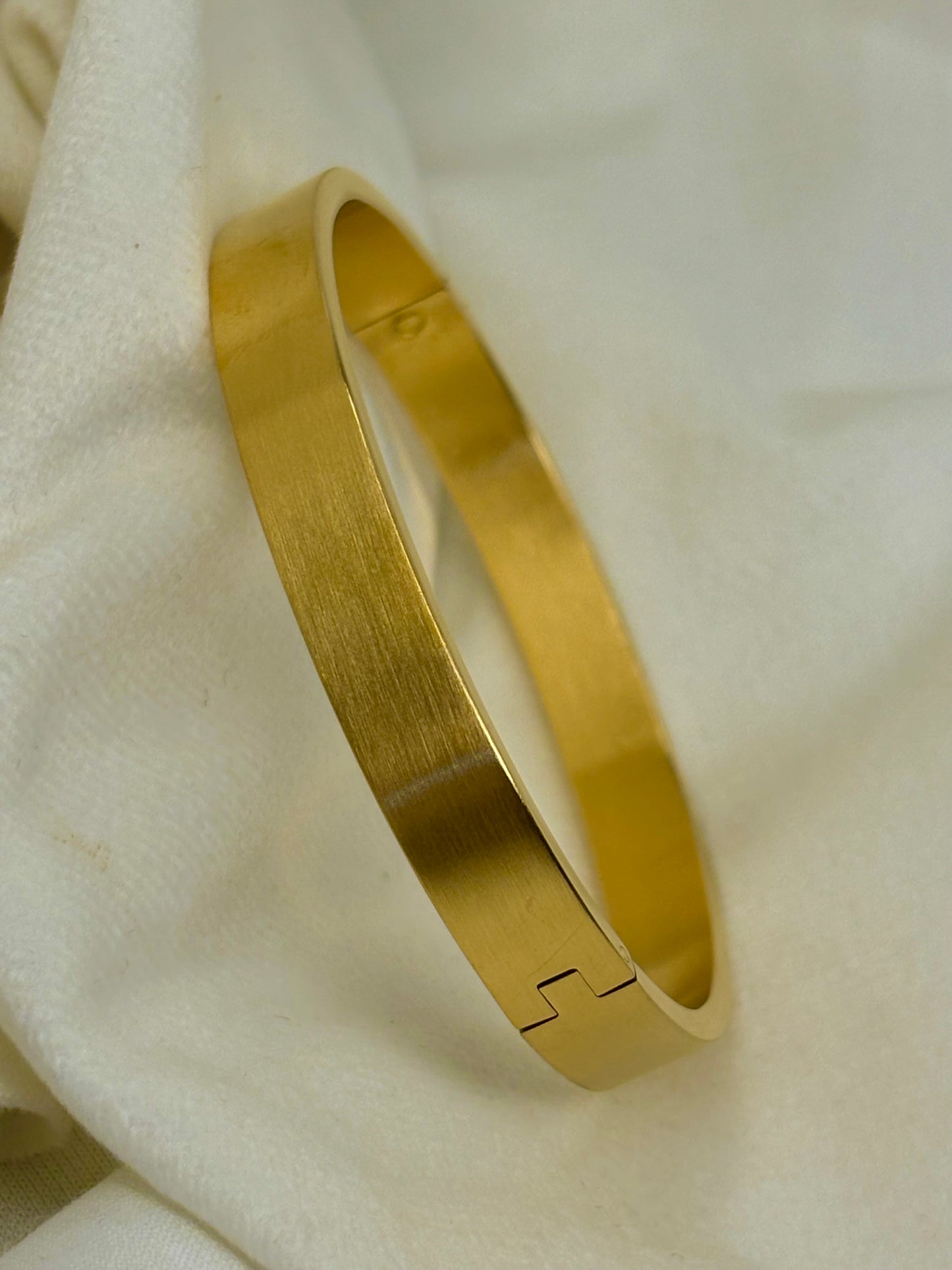 Matte Men Oval Gold Kadha Bangle Bracelet 2.8