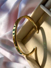 Load image into Gallery viewer, Emerald Green Premium Kada Bracelet Bangle - Gold
