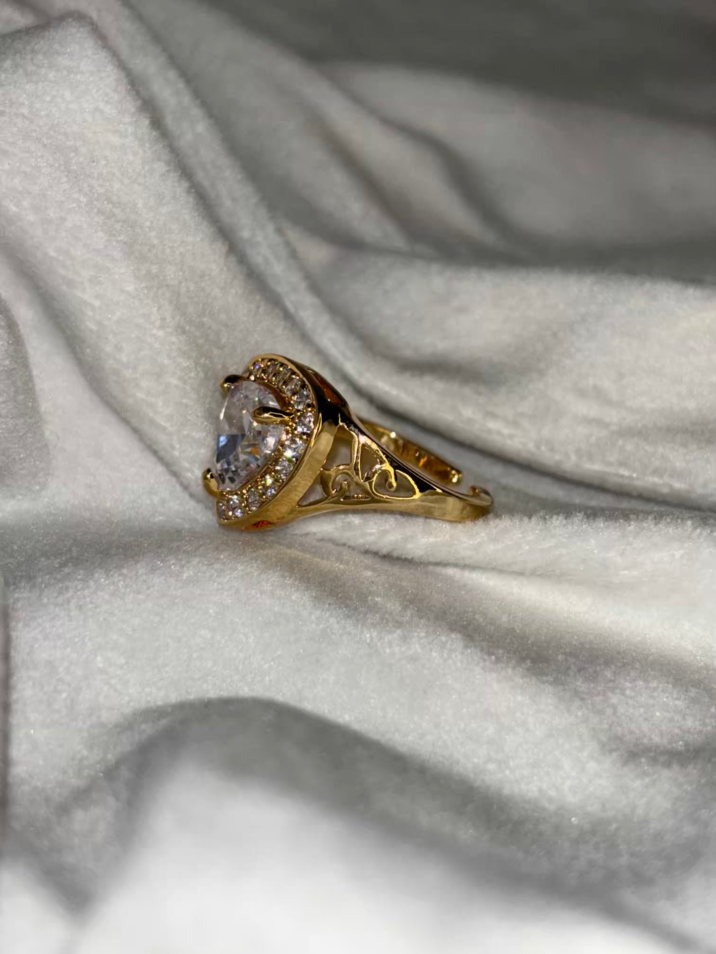 Triangle Solitaire Ring - Gold