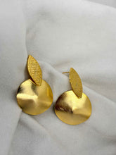 Load image into Gallery viewer, Gold Dish Leaf Earrings Studs - Gold Plated
