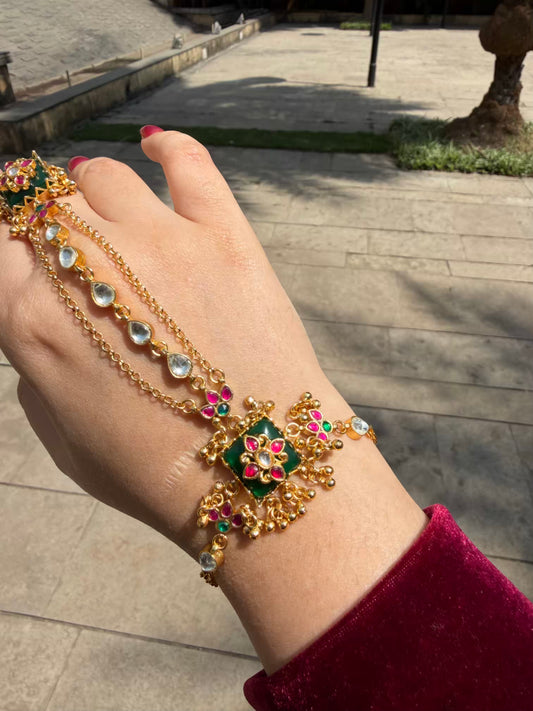 Nita Ambani Haath Phool Premium Work Green Square Kundan Drop Chain Design Pair of Haath Phool