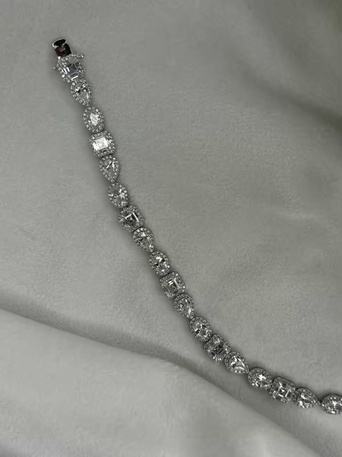 Geometric Tennis Bracelet with Loaded Diamond (2.8 Size )