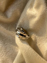 Load image into Gallery viewer, Croissant Ring ( Silver )
