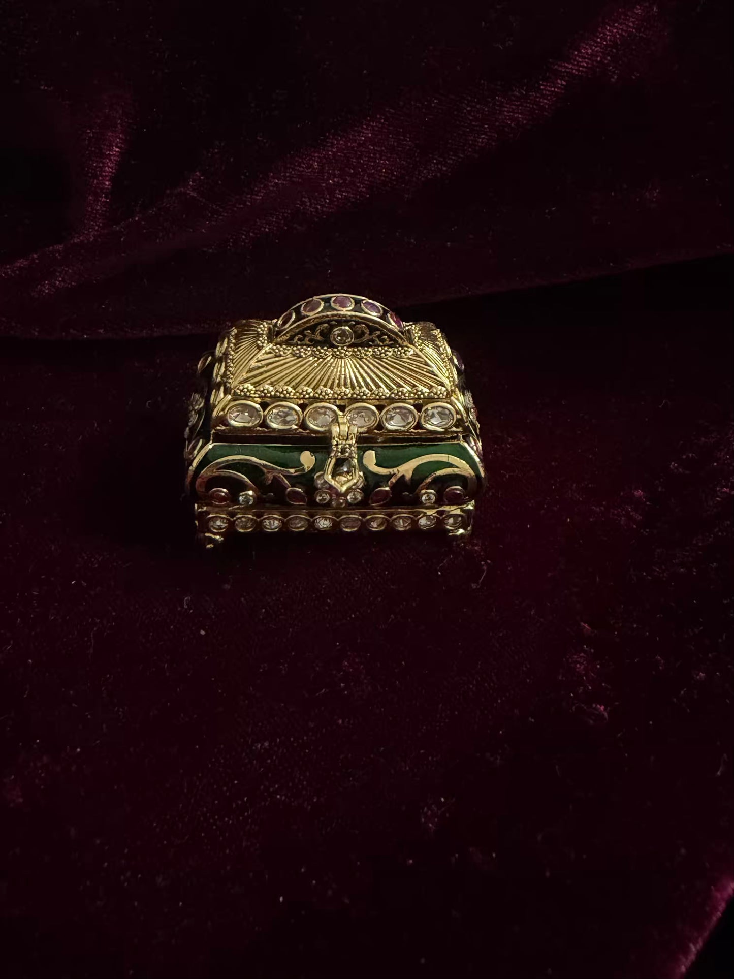 Rajputana Tijori Kumkum Sindoor Daani Royale in Premium plating