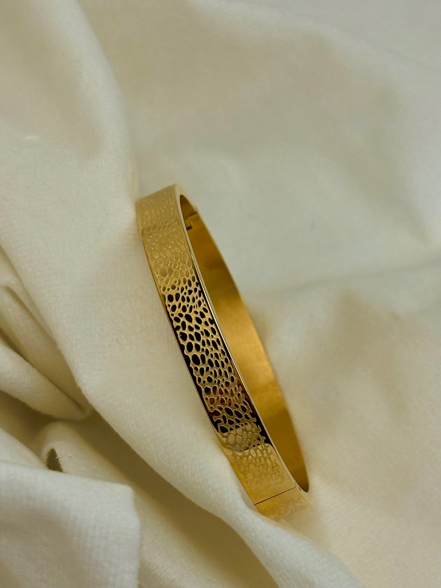 Designer Animal Men Gold Kadha Bangle Bracelet 2.8