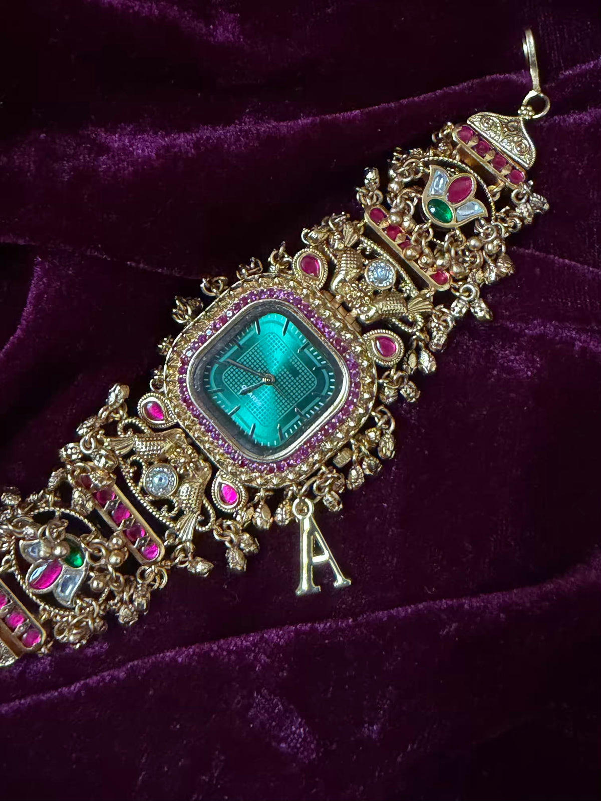 Viral Emerald Green Dial Maharani Watch Heritage Bracelet ( Very limited edition)
