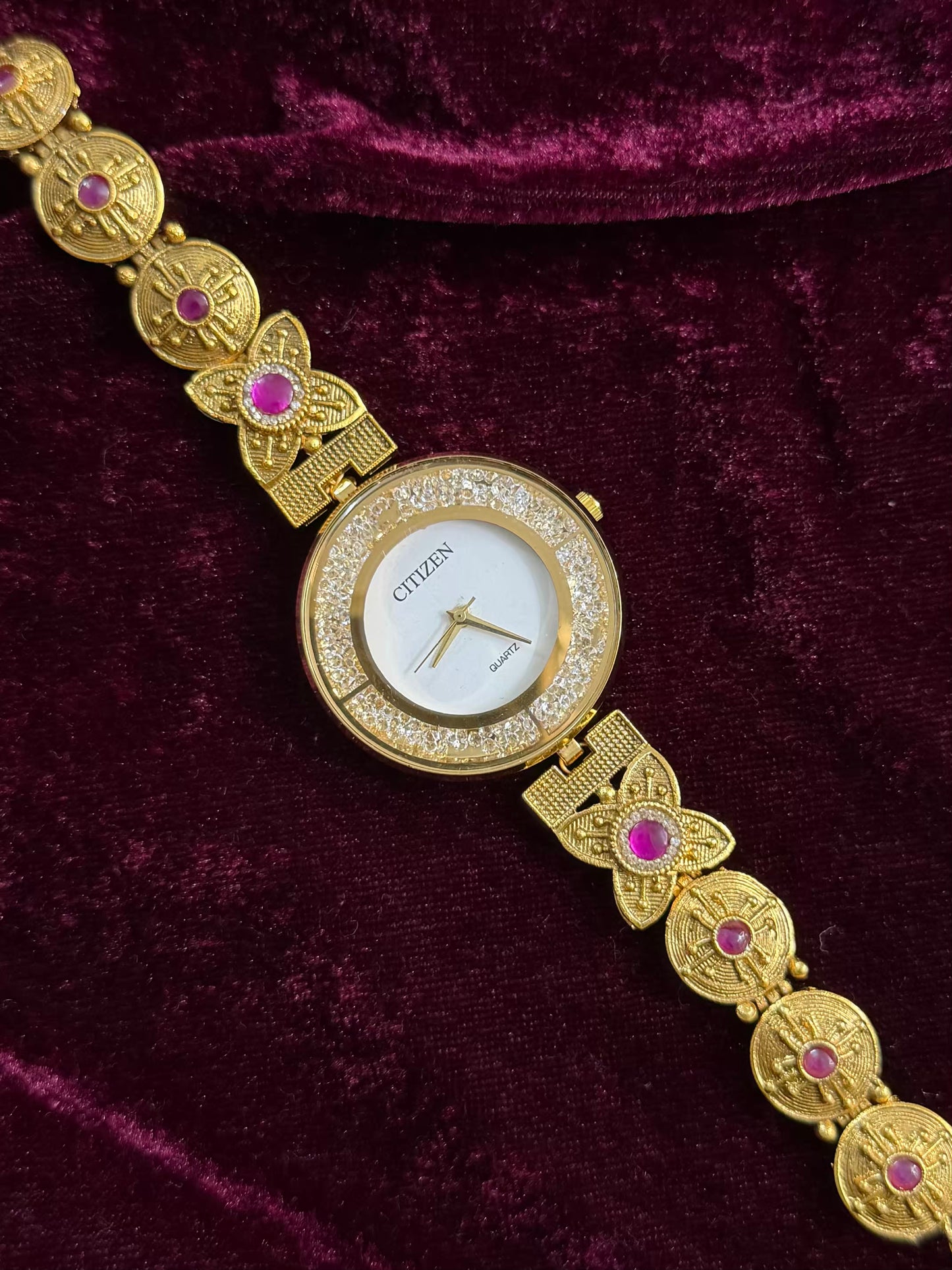 Round Dial Gold Maharani Watch Design Heritage Bracelet