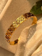 Load image into Gallery viewer, Simulate Kada Bracelet Bangle - 22k Gold Plated
