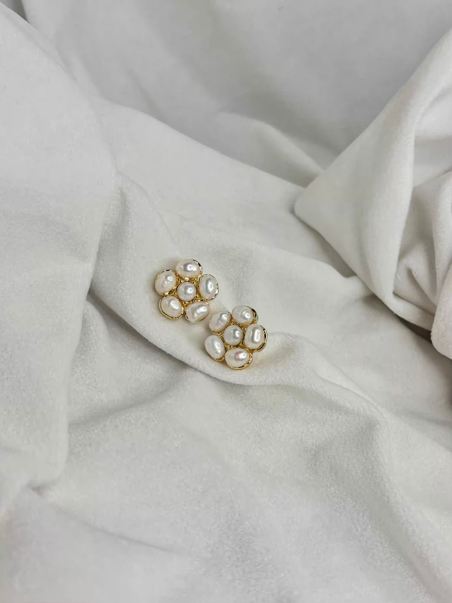 Flower Fresh Pearls Tiny Earrings Studs - Gold Plated