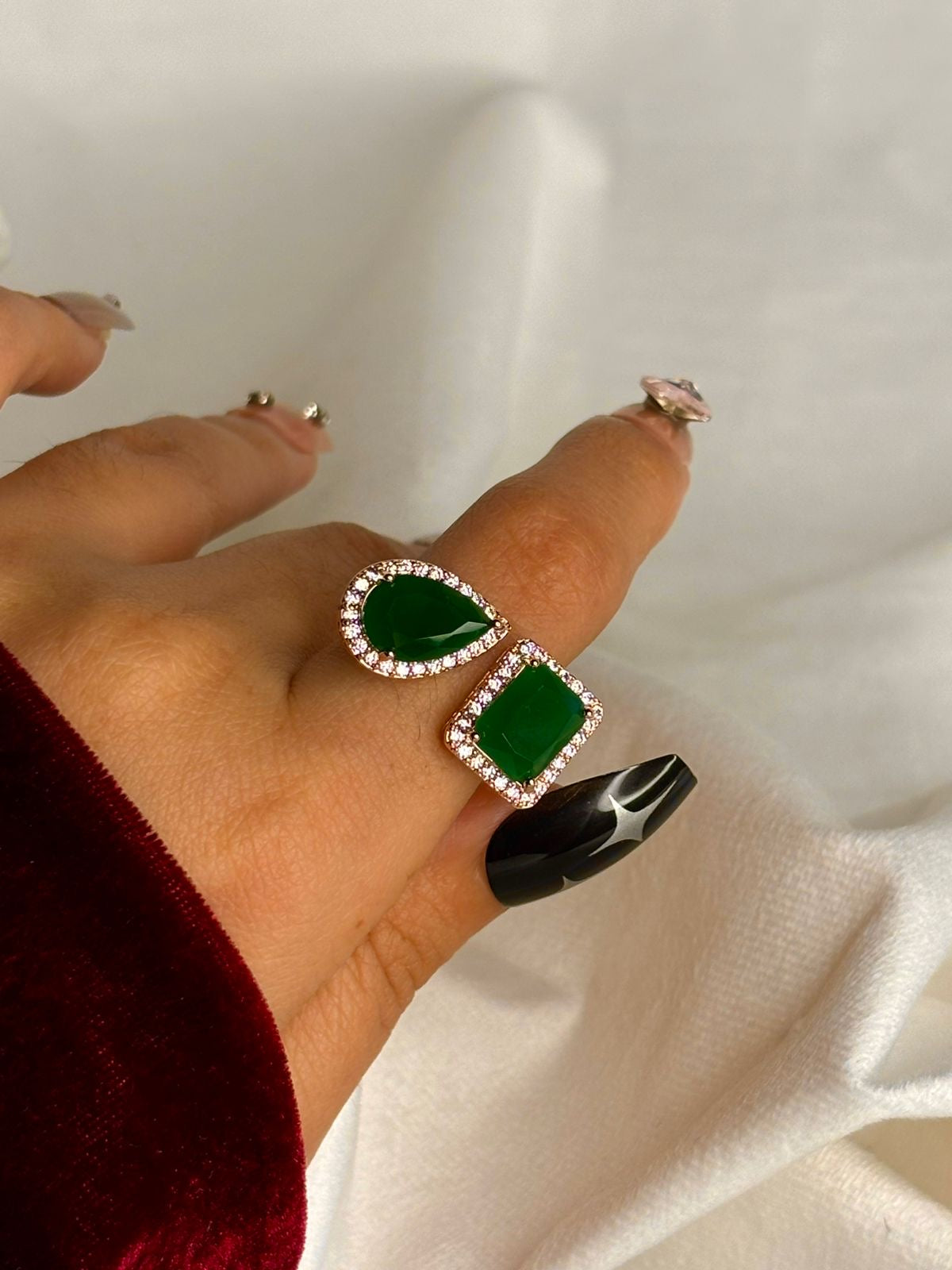 Queen Green Emerald Royal Solitaire Ring