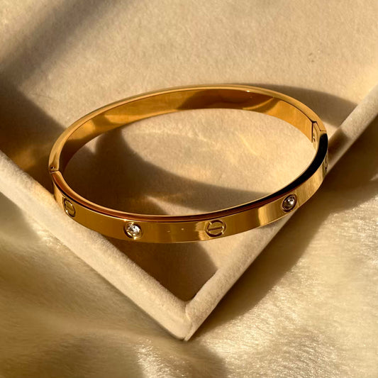 Love Dash Gold Bangle