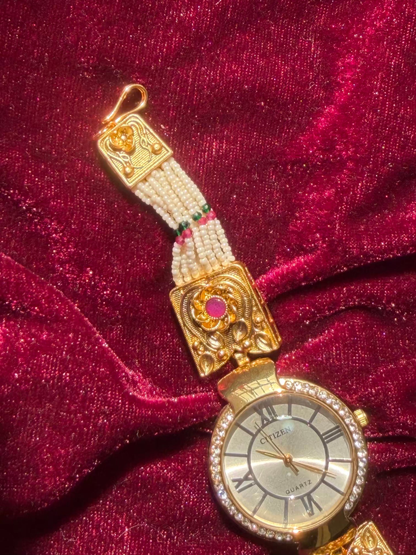 Simple Gold Plated Heritage Maharani Watch