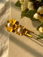 Load image into Gallery viewer, Ariana Real Bloomy Pearls Kada Bracelet Bangle - Gold
