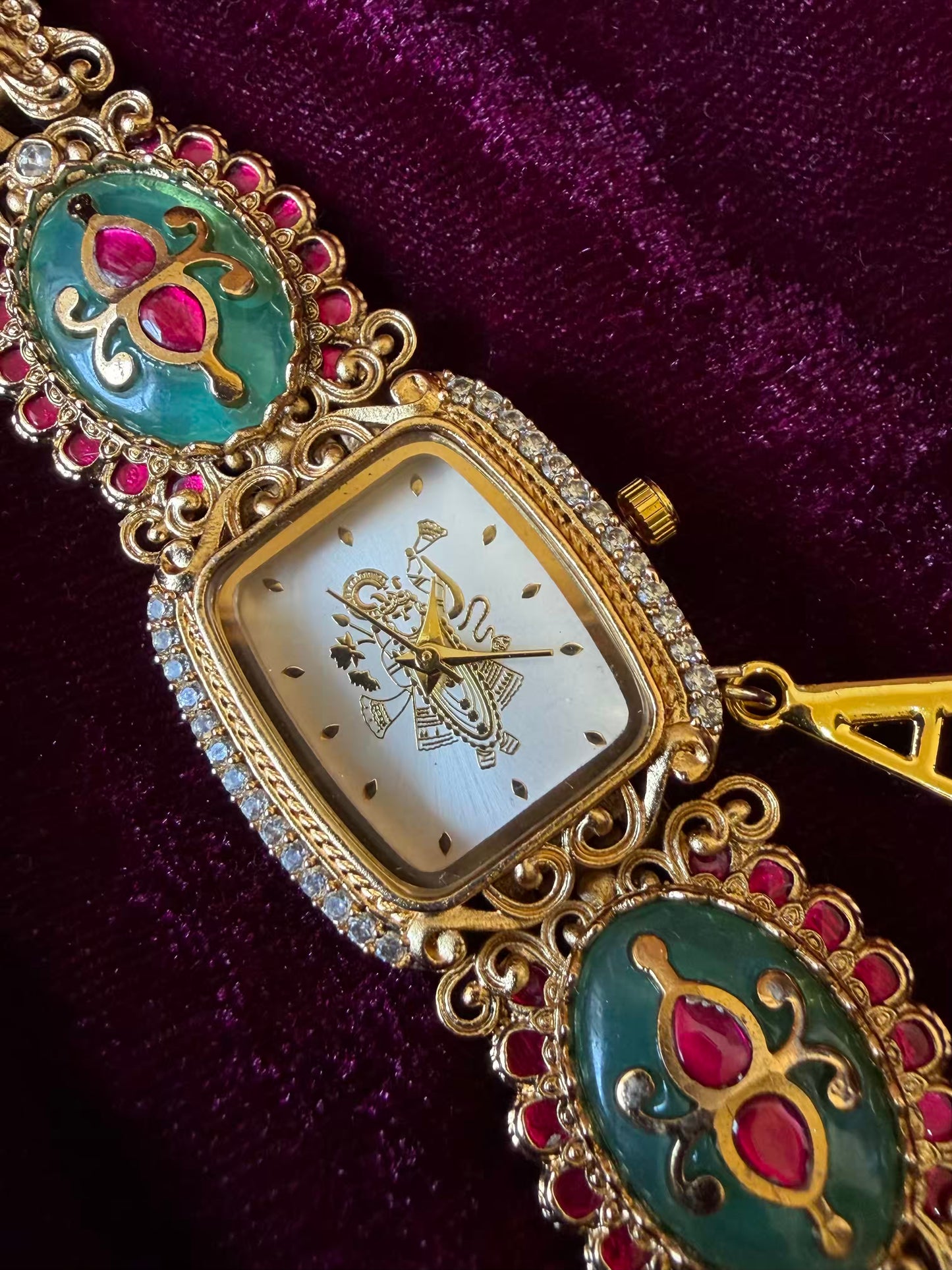 Shree Krishna Shreenathji White Dial Maharani Watch Design Heritage Bracelet