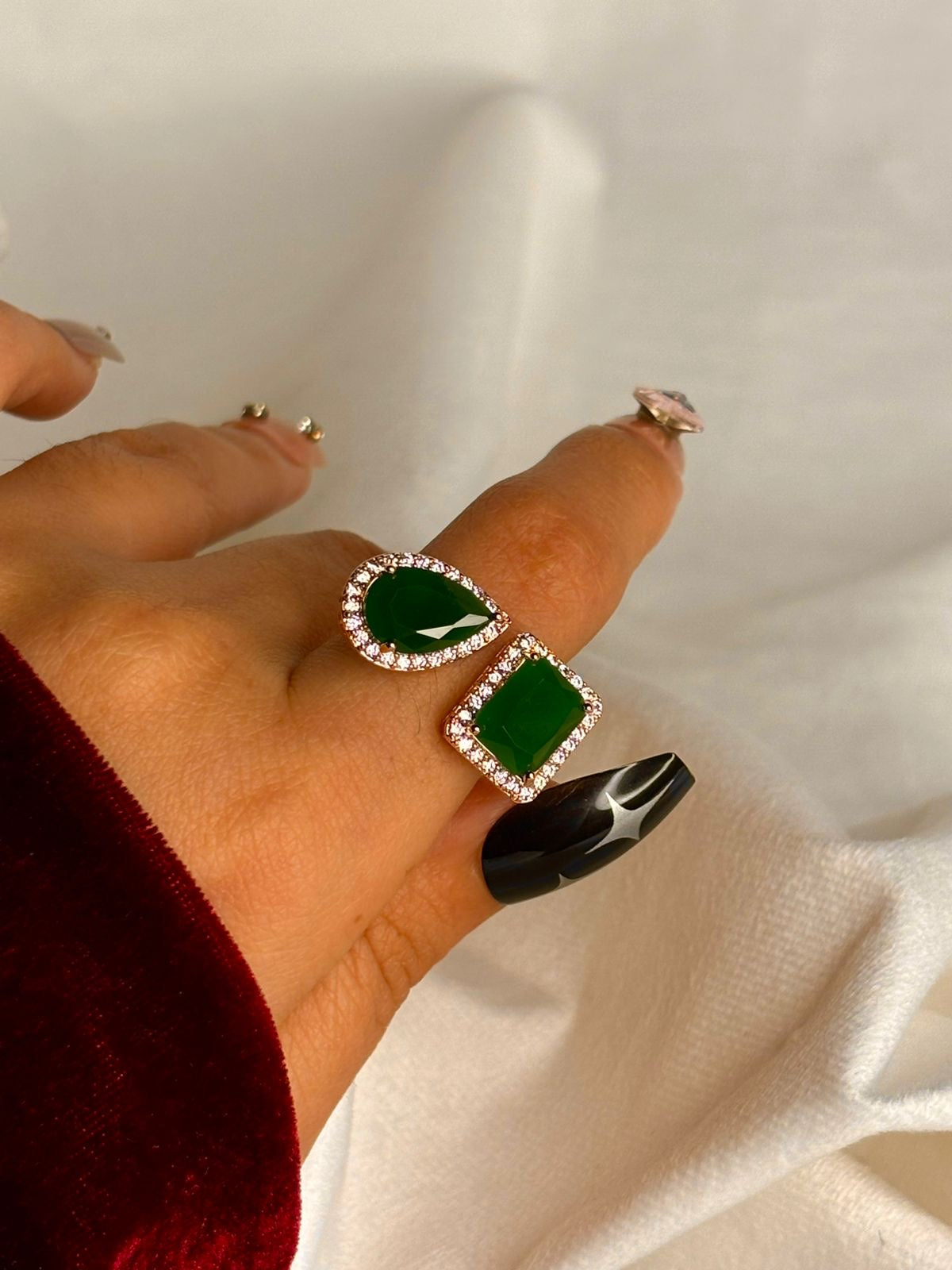 Queen Green Emerald Royal Solitaire Ring