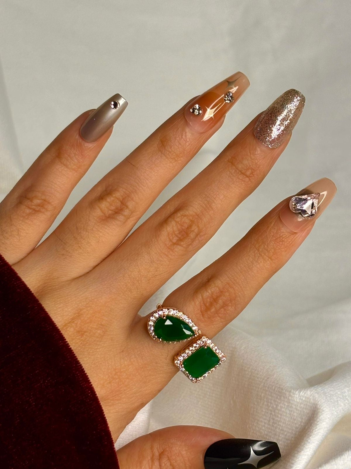 Queen Green Emerald Royal Solitaire Ring