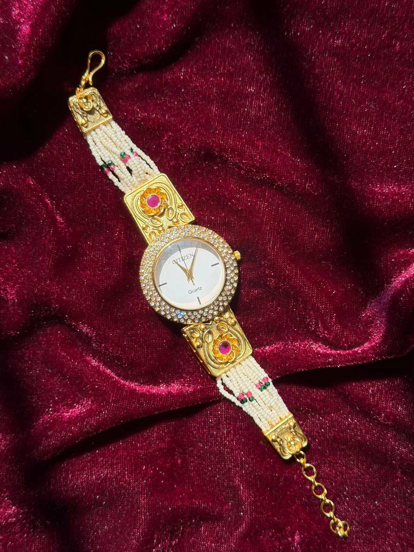 Simple Gold Plated Heritage Maharani Watch