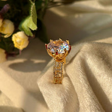 Load image into Gallery viewer, Queen Rachael Royal Solitaire Ring ( Gold )
