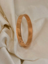 Load image into Gallery viewer, Plain Men Rose Gold Kadha Bangle Bracelet 2.8
