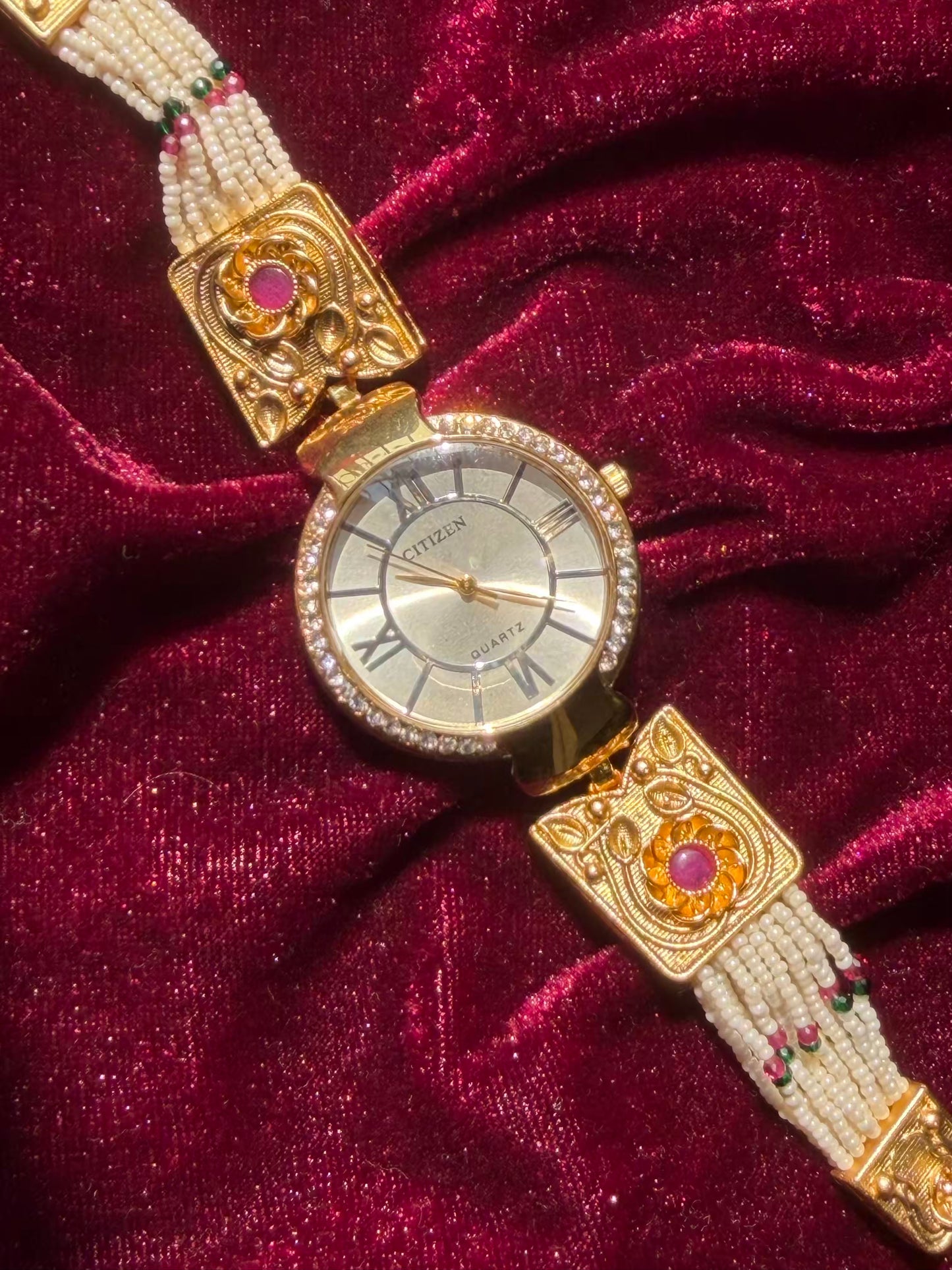 Simple Gold Plated Heritage Maharani Watch