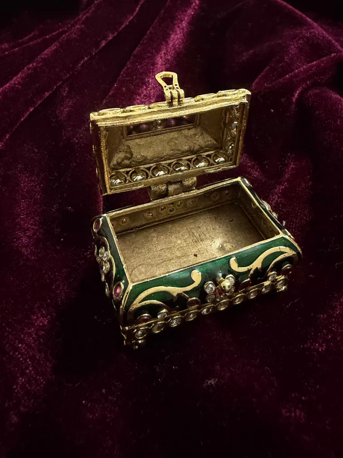 Rajputana Tijori Kumkum Sindoor Daani Royale in Premium plating