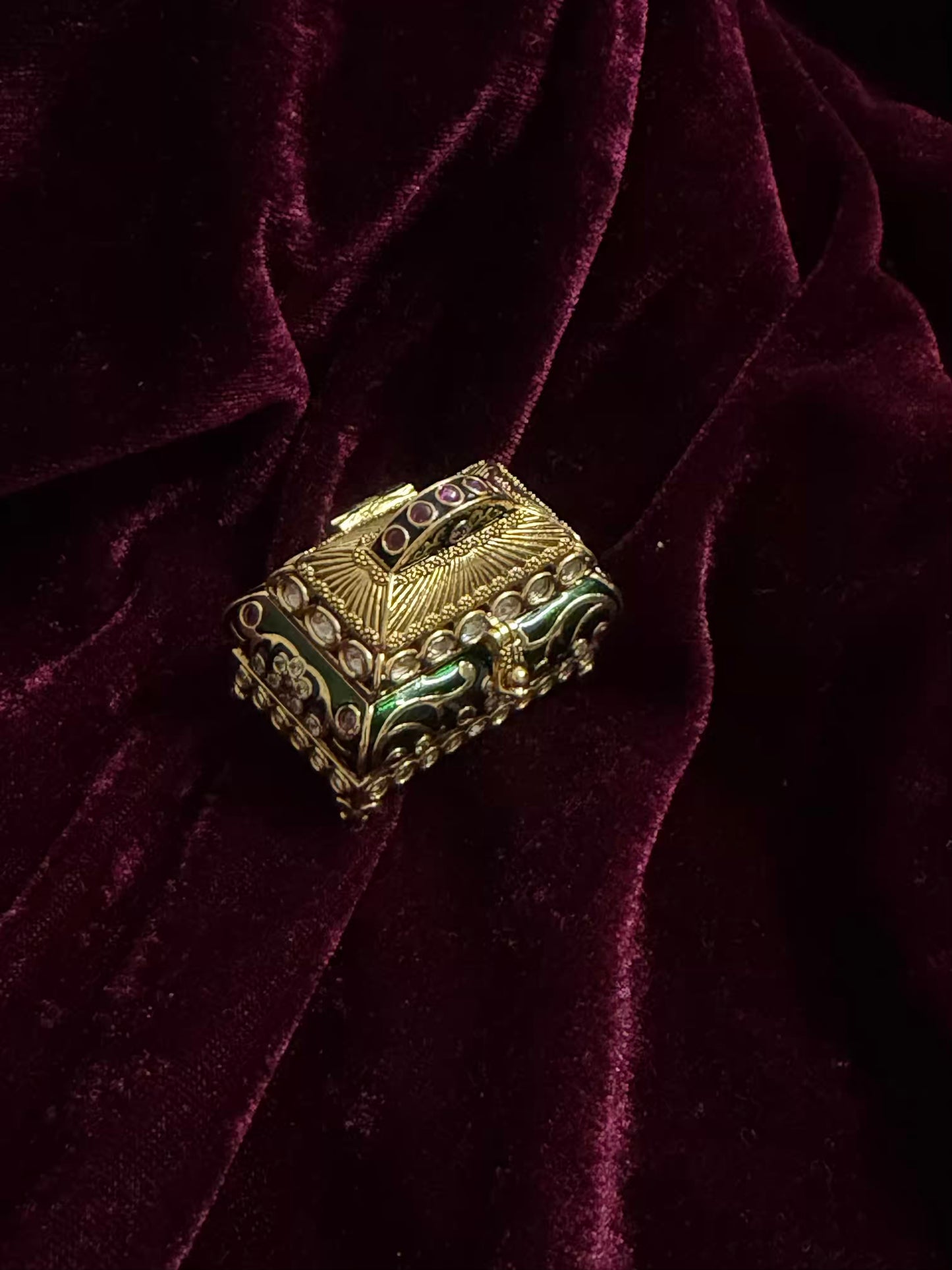 Rajputana Tijori Kumkum Sindoor Daani Royale in Premium plating