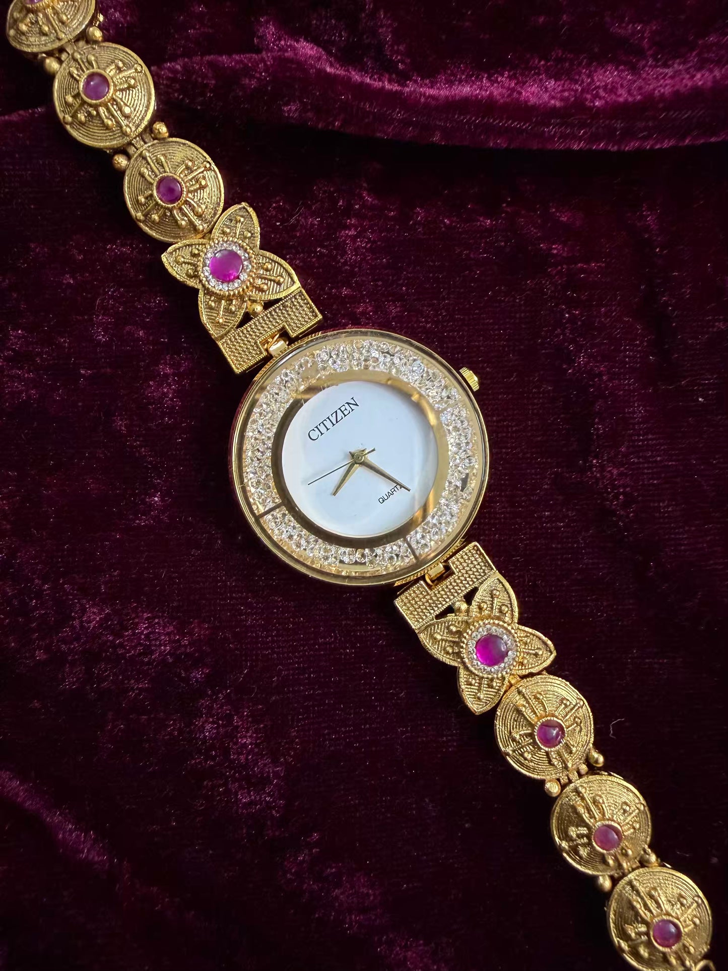 Round Dial Gold Maharani Watch Design Heritage Bracelet