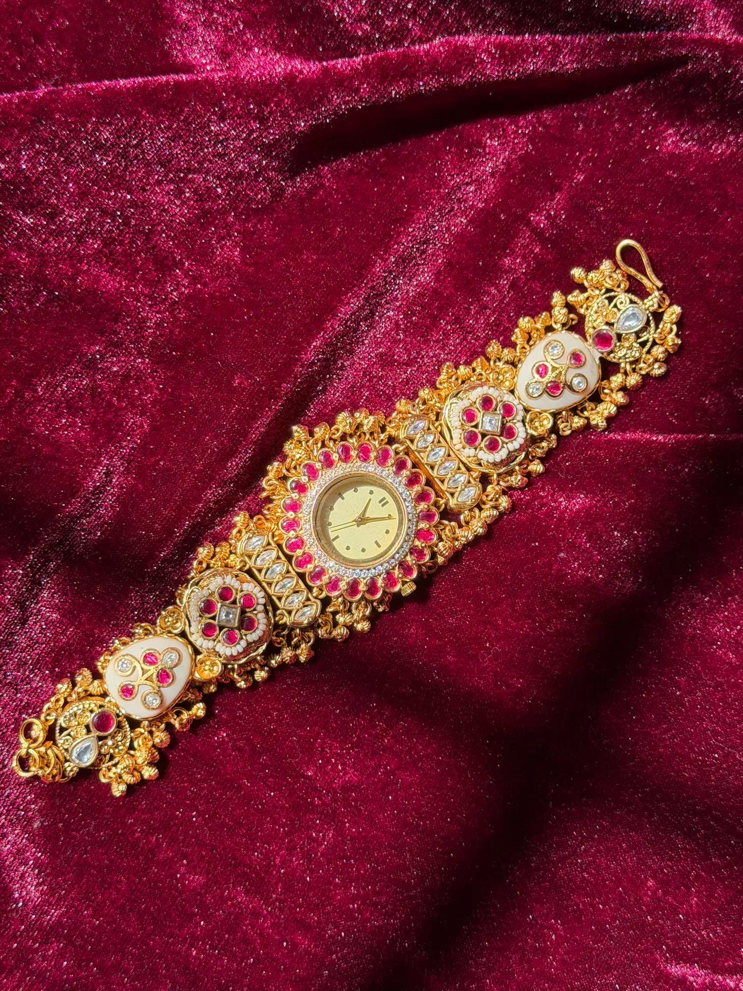 Mahalaxmi Inspired Rudra Motif Creamy Kundan Gold Plated Heritage Maharani Watch ( Partial COD 200₹ )