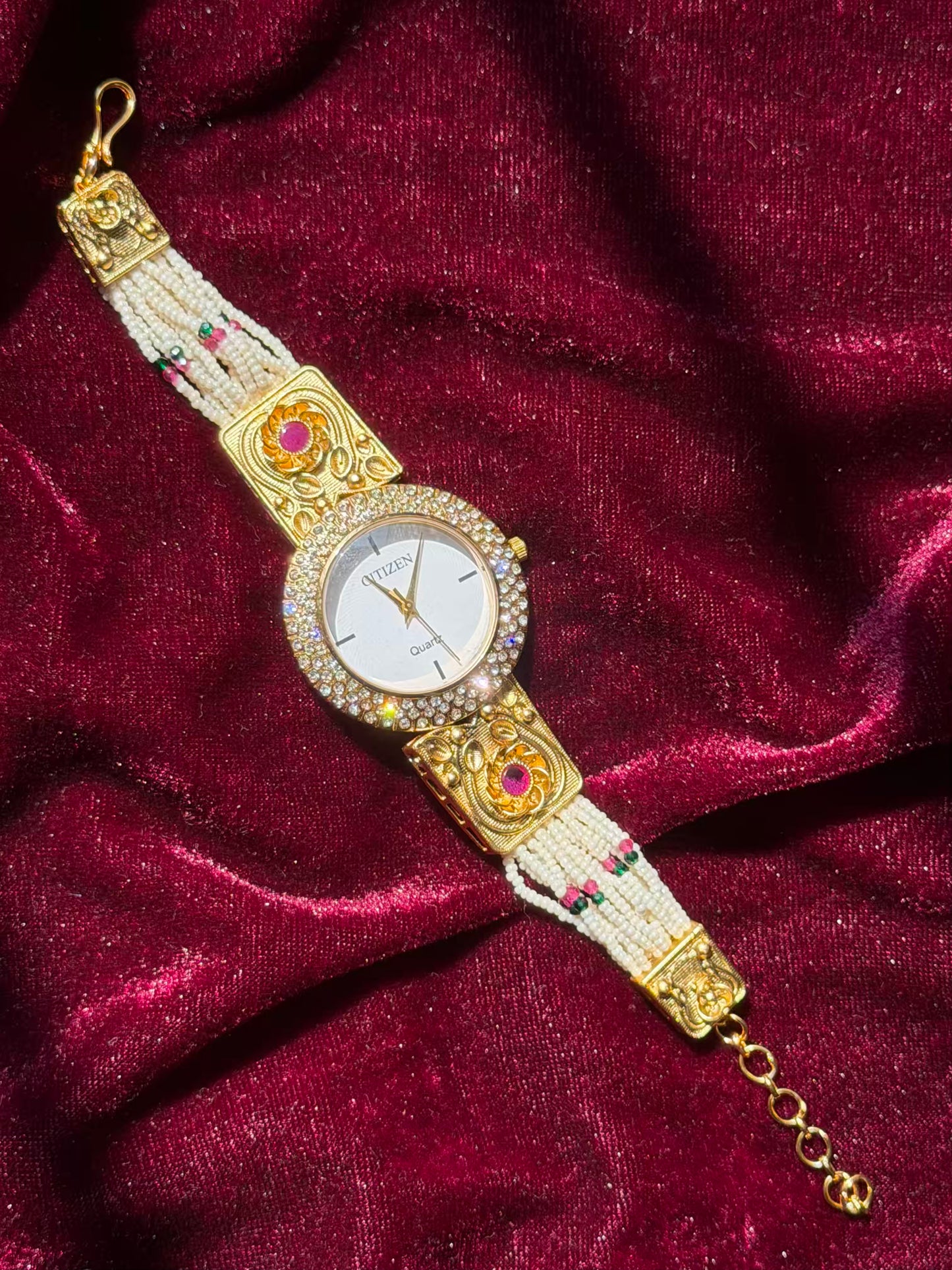 Simple Gold Plated Heritage Maharani Watch